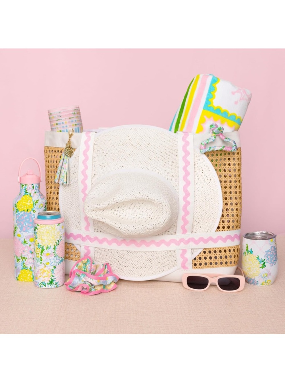 New Lilly Pulitzer Natural Woven Large Travel Tote with Pink & White Trim - Picture 2 of 13
